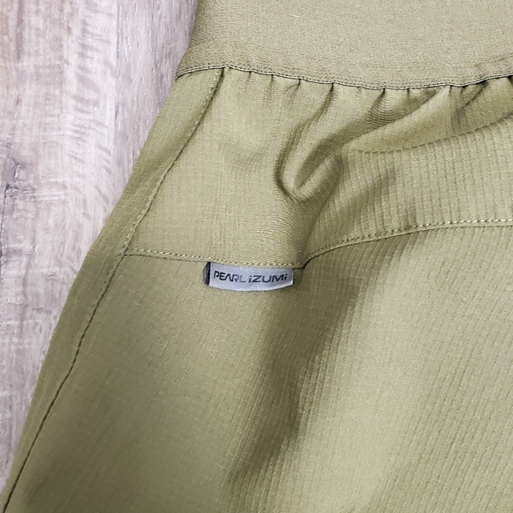 Pearl Izumi Men's 9.5 Inch Inseam Olive Green Athletic Workout Casual Shorts L - Picture 9 of 9